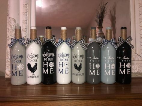 Bottle Home Decor, Diy Bottles, Custom Wine Bottle, Wine Bottle Project, Custom Wine Bottles, Wine Bottle Centerpieces, Bling Bottles, Bottle Diy Crafts, Liquor Bottle Crafts