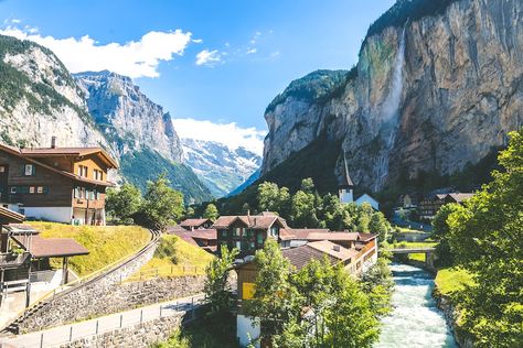 Lauterbrunnen Travel Guide: The Best Swiss Alpine Day Trip from Interlaken Switzerland Travel Guide, Landscape Wallpapers, Swiss Travel Pass, Switzerland Itinerary, Bahasa Jepun, Places In Switzerland, Andermatt, Swiss Travel, Visit Switzerland