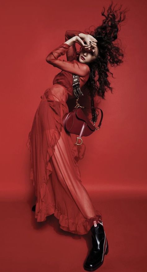 Red Eclipse, Red Monochromatic, High Fashion Poses, Studio Photography Fashion, Monochromatic Fashion, Studio Photography Poses, Magazine Pictures, Estilo Real, W Korea