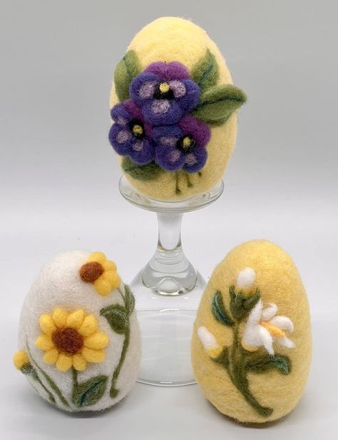 Needle Felting Group | I have been asked to teach a group of 6 , 10 year olds how to do Easter Eggs | Facebook Easter Felting Ideas, Felt Easter Eggs, Felted Eggs, Needle Felting Projects, Felt Christmas Ornaments, Needle Felt, Pretty Design, Felt Christmas, Felting Projects