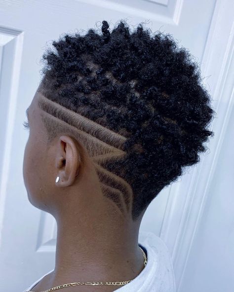 DreamCutsBarberLounge / Tarik on Instagram: “👑💈👑~ Stylish Crown ~👑💈👑 . . . @dreamcutsbarberlounge @pearlthestylist_ . . . #barber #barberlife #barberlove #natural #naturalhair…” Barber Designs In Hair, Natural Hair Haircuts, Short Natural Haircuts, Short Hair Designs, Shaved Side Hairstyles, Shaved Hair Designs, Tapered Natural Hair, Natural Hair Cuts, Tapered Hair