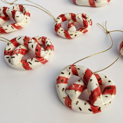 Ceramic Christmas Tree Ornaments, Ceramics Christmas Ornaments, Ceramics Christmas Ideas, Christmas Ceramics Ideas, Clay Ornaments Christmas, Christmas Clay Ornaments, Pottery Christmas Ornaments, Xmas Clay, Ceramics Christmas