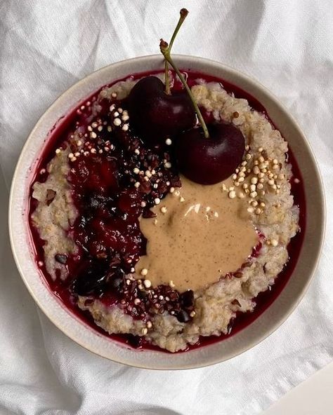 healthy recipes by oatmealmeanslove 🤍 on Instagram: "CHERRY PIE PORRIDGE 🍒🤍 a creamy dreamy creation. I’m currently addicted to cherries! INGREDIENTS | V DF RSF 🤍50g oats 🤍1tbsp flaxseeds 🤍200ml plant milk 🤍1/2 mashed banana 🤍cinnamon + salt -> cook everything on medium-high heat for about 10 minutes until you’ve reached your desired consistency. 🤍cherry jam 🤍nut butter 🤍cherries 🤍granola -> garnish your porridge with some cherry jam, your favorite nut butter and some granola as well Plum Porridge, Cherry Breakfast, Food Polls, Cherry Oatmeal, Live Deliciously, Cherry Jam, Plant Milk, Porridge Recipes, Porridge Oats