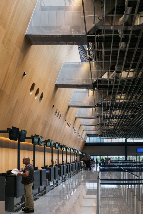 Gallery of Florianópolis International Airport / Biselli Katchborian Arquitetos - 23 Airport Security Check, Airport Check In, Modern Floor Plans, Airport Design, Airports Terminal, Bus Terminal, Sales Office, Counter Design, Green Architecture