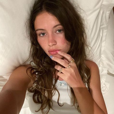 Iris Law, She's A Lady, Angel Face, Miss Dior, Gilmore Girls, Dark Hair, Pretty Face, Hair Inspo, Hair And Nails