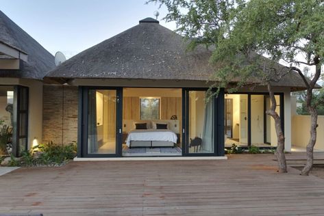 Villa Umoja - Hoedspruit 16 African Lodge, Africa Luxury, African Hut, Resort Design Plan, 2 Bedroom Villa, Round House Plans, Bush Lodge, Lodge Design, African House