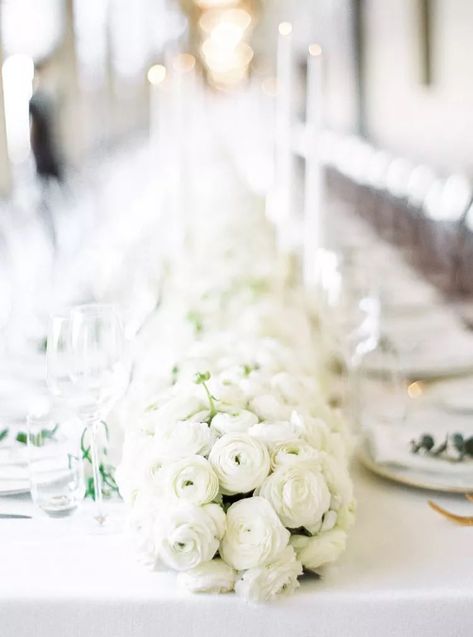 The Best Single-Variety Floral Wedding Centerpieces Floral Table Runner Wedding, Ranunculus Centerpiece, Modern Glam Wedding, Ranunculus Wedding, Table Runner Wedding, Enchanting Wedding, White Ranunculus, White Gardenia, Tiny White Flowers