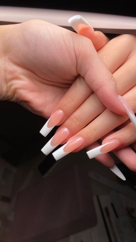 King French Tip Nails, Kylie Jenner French Nails, Classy Long Acrylic Nails, White Nails Y2k, Nice Acrylic Nails, Buchifresa Nails, French Nails Long, French Tip Nails Long, Acrylic Nails Y2k