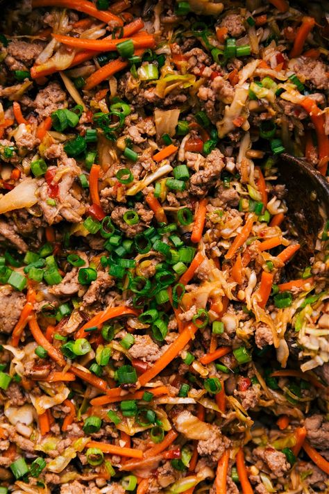 Ground Turkey Bowls are an explosion of flavor and texture! The sweet and spicy veggie and ground turkey blend is perfect over a bed of steamed rice. And if you're feeling extra, whip together the best spicy mayo sauce for the perfect finishing touch! Recipe via ChelseasMessyApron #dinner #quick #easy #simple #best #fresh #familyfriendly #kidfriendly #groundturkey #bowls Ground Turkey Rice, Turkey Bowls, Spicy Mayo Sauce, Sriracha Sauce Recipe, Turkey Bowl, Matchstick Carrots, Dinner Quick, Chelsea's Messy Apron, Mayo Sauce