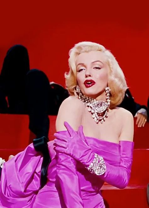 Iconic Movie Dresses, Marilyn Monroe Pink Dress, Movie Dresses, Marilyn Monroe Fashion, Gentlemen Prefer Blondes, Photographie Portrait Inspiration, Marilyn Monroe Photos, Iconic Dresses, Norma Jeane