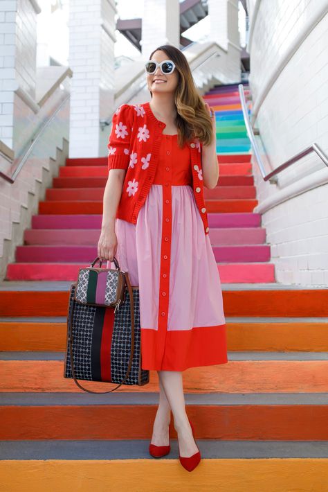 How to Dress Like Alice Charles from The Politician - Style Charade Tote Bag Style Outfit, Style Salopette, Casual Outfit Inspiration, Balloon Sleeve Dress, Tweed Mini Skirt, Poplin Dress, Bag Style, Dress C, A Dress