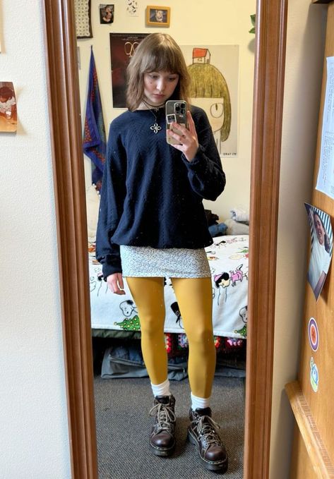 Outfit With Colored Tights, Sweater And Tights Outfit, Quirky Outfits Aesthetic, Twee Outfits Fall, Fun Tights Outfit, Twee Outfits 2000s, Colourful Tights Outfit, Funky Tights Outfits, Coloured Tights Outfit