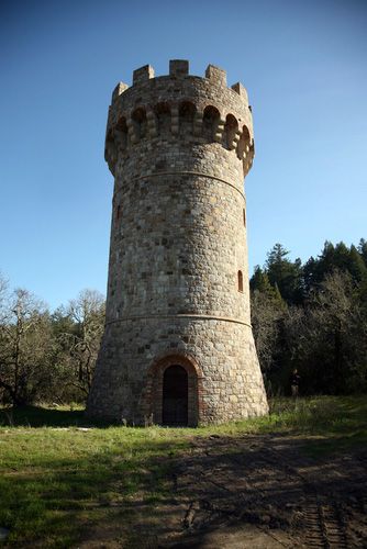 what makes a castle a castle Tiny Castle, Small Castles, Medieval Tower, Stone Tower, Castle Tower, Tower House, Castle Designs, Castle Ruins, Castle House