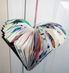 Folded Magazine Crafts, Magazine Folding Crafts, How To Make Magazine, Decoration For Valentines Day, Easter Crafts Diy Kids, Hearts For Valentines Day, Recycled Magazine, Recycled Magazines, Games To Make