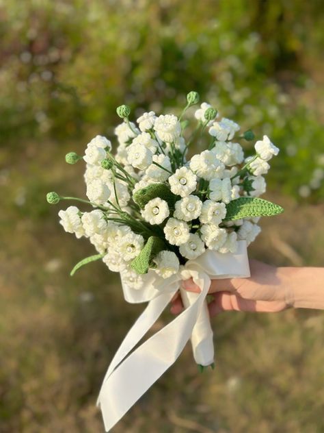 Friendship Crochet, Crochet Lily Of The Valley, Crochet Lily, Brides Flowers Bouquet, Bouquet Crochet, Milk Cotton Yarn, Crochet Flowers Easy, Lily Of The Valley Flowers, Wedding Bouquets Bride