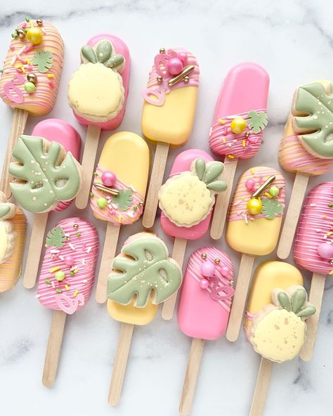 No Bake Cake Pops, Cake Pop Designs, Chocolate Pops, Flamingo Cake, Leaf Cookies, Cake Pop Sticks, Summer Baking, Chocolate Covered Treats, Summer Cookies