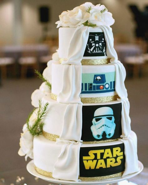 Star Wars Themed Wedding, Star Wars Wedding Cake, Star Wars Cake Toppers, Star Wars Wedding Theme, Nerd Wedding, Geeky Wedding, Disney Wedding Theme, Geek Wedding, Wedding Cake Ideas