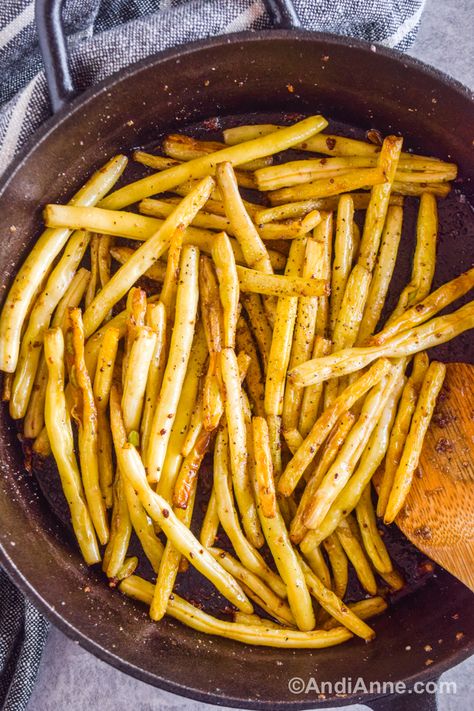 Garlic Butter Yellow Beans How To Cook Yellow Beans, Wax Beans Recipes Yellow, Yellow Beans Recipe, String Bean Recipes, Beans Recipe Healthy, Yellow Wax Beans, Yellow Beans, Marinated Pork Chops, How To Cook Greens