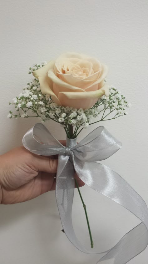 Simple One Flower Bouquet, Small Bouquet Wedding Bridesmaids, 1 Flower Bouquet Bridesmaid, Small Single Flower Bouquet, Single Flower For Bridesmaids, One Rose Bridesmaid Bouquet, Bouket Flowers Wedding Ideas, Mothers Flowers For Wedding, One Single Rose Bouquet