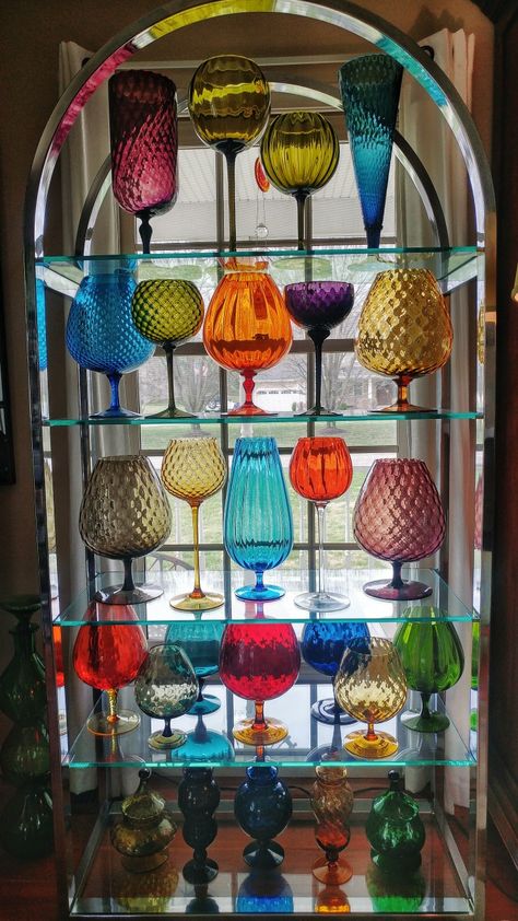 Glassware Display, Mid Century Modern Lamp, Applied Art, Maximalist Design, Hobby Ideas, Glass Ware, Colored Glassware, Interiors Dream, Rainbow Glass