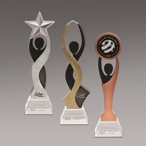 Creative Trophy Ideas, Unique Trophy Design, Trophy Craft, Trophy Art, Wood Trophies, Acrylic Trophy, Award Plaques, Award Display, Glass Awards