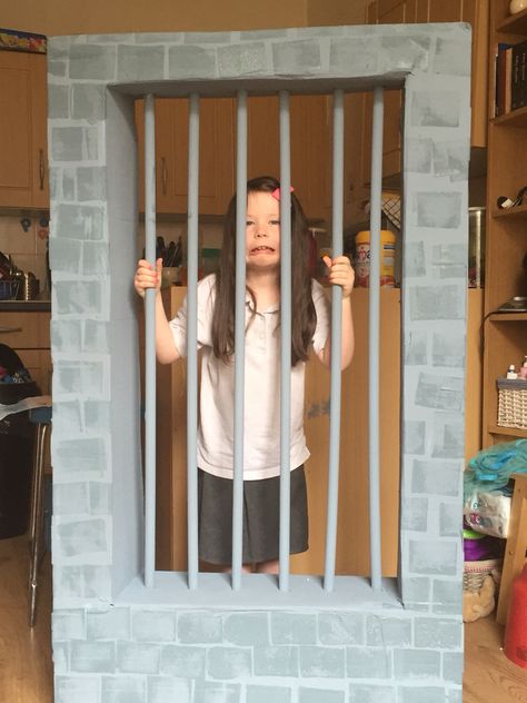 Our diy jail photo booth!! Jail Halloween Decorations, Prison Decorations Ideas, Diy Jail Cell Prop, Halloween Jail Cell Decorations, Diy Jail Cell, Jail Booth Ideas, Halloween Photobooth Diy, Jail Cell Prop, Jail Booth