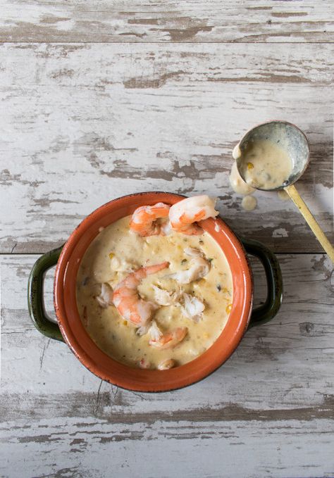 Ina Garten Soup Recipes: Seafood chowder #inagarten #inagartenrecipes #souprecipes Ina Garten Seafood Chowder, Ina Garten Clam Chowder Recipe, Ina Garten Soup Recipes, Soup Recipes Seafood, Best Seafood Chowder Recipe, Rhode Island Food, Wild Mushroom Soup, Boiled Dinner, Grilled Cheese Croutons