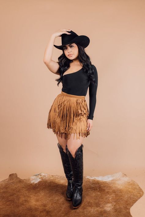 Skirt Outfits Vaquera, Western Outfit With Skirt, Fringe Dress With Cowboy Boots, Shorts And Boots Outfits Cowgirl, Fringe Western Outfit, Western Outfits Women Skirt, Fringe Skirt Outfit Country, Cowgirl Skirt Outfits, Outfits With Fringe