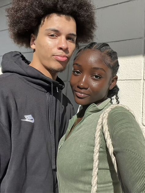 Dark Skin And Brown Skin Couples, Light Skin Man Dark Skin Woman Couple, Light Skin And Dark Skin Couple, Gym Couple Aesthetic, Melanin Couples, Gym Couple, Swirl Couples, Interacial Couples, Light Skin Men