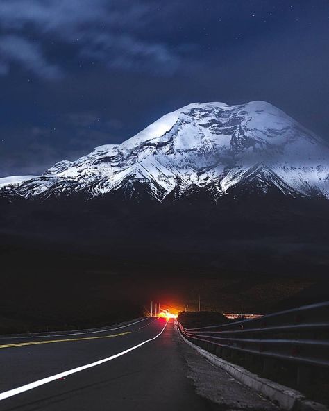 Volcán Chimborazo Volcano, Mount Rainier, Ecuador, The Mountain, Mount Everest, Art Wall, Natural Landmarks, Travel