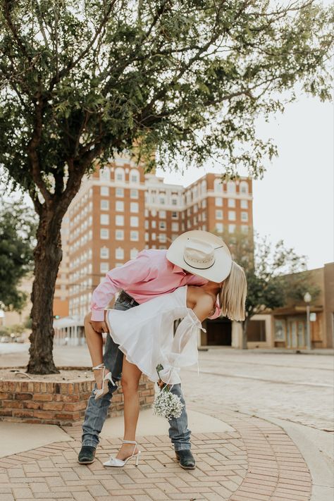 White Engagement Outfit, Heels Poses, Photo Poses Couple, White Dress Engagement, Hair Engagement, Poses For Engagement, Short Hair Straight, Pictures Downtown, Downtown Engagement Photos