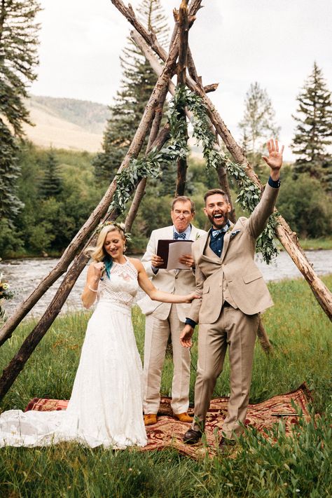 Beautiful Tipi Boho Forrest Wedding #boho #bohowedidng #forrestwedding #makeupinspo #bohoweddingstyle #santafemakeup #santafemakeupartist #newmexicomakeup Wedding Dresses Vintage 20s, Rustic Mountain Wedding, Forest Weddings, Colorado Destination Wedding, Wedding Arbors, Wedding Arch Ideas, Galaxy Wedding, Diy Backyard Wedding, Late Summer Wedding