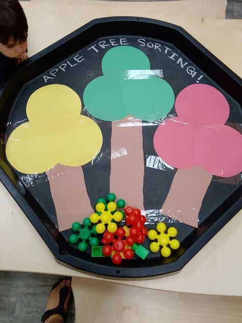 Color matching toddlers Apple Tuff Tray Ideas, Tuff Tray Ideas, Reception Class, Apple Activities, Fall Trees, Tuff Tray, Fall Preschool, Tray Ideas, Messy Play