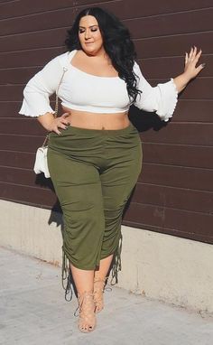 Plus Size Fashion for Women #plussize Plus-koon Muoti, Look Plus Size, Full Figure Fashion, Big Girl Fashion, Curvy Plus Size, Plus Size Beauty, Plus Size Models, Plus Size Fashion For Women, Curvy Girl Fashion