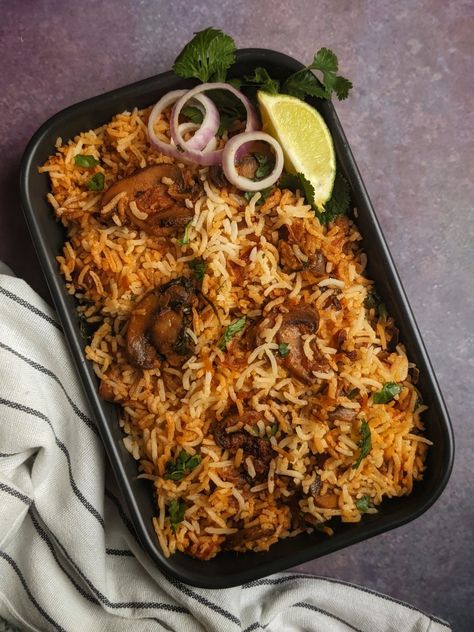 Veg Dum Biryani Recipe, Mushroom Masala Recipe, Mushroom Biryani, Dum Biryani Recipe, Mushroom Masala, Chettinad Chicken, Indian Food Photography, Veg Biryani, Food Snap