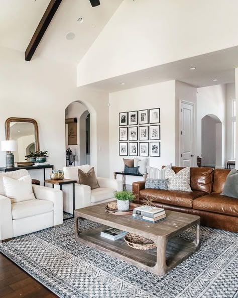 Warm white walls with dark wood ceiling beams; gallery wall; and cozy modern seating area create a lovey living room #farmhouse #modern #boho Leather Couch, White Living, White Living Room, Farmhouse Decor Living Room, Lounge Decor, Design Del Prodotto, Family Room Design, Decor Minimalist, Living Room Inspo