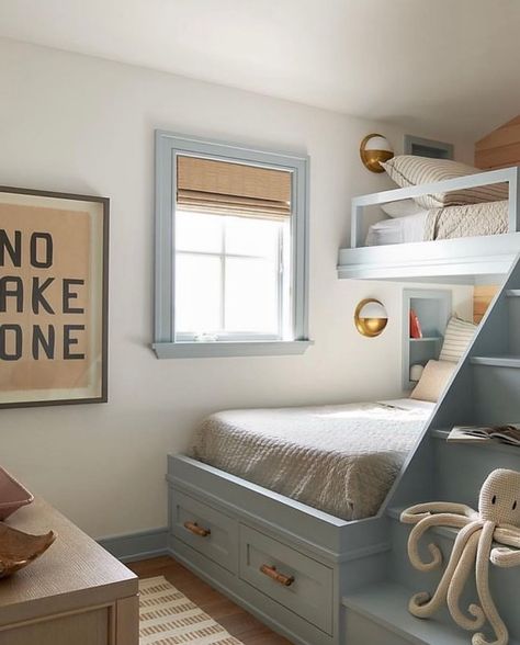 Bunkbeds - A great space saving option, also a brilliant idea for children who love to have sleepovers. Whether you buy off the shelf or get creative with DIY we love unique bunkbed designs including bold colours, mini staircases and built in lighting. . . . . . . . . . . Bunkbed inspiration credited to: @willaandthebear @rosannabossomltd @juniormagazineonline @knosenantiques @thatorganizedhome @little_mill_abergavenny @back_to_the_south_coast @DIYDecorMom @lebumpbaby . . . . . . . . . . #bu... Kids Rooms Inspo, Bunk Beds Built In, Built In Bunks, Bunk Rooms, Coastal Bedroom, Bunk Room, Style Deco, Big Boy Room, Kids Room Design