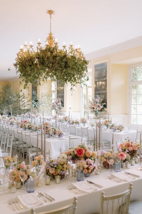 Hanging Floral Decor, Wedding Drinks Reception, Wedding Reception Table Decor, Wedding Reception Themes, Sassi Holford, English Country Weddings, Wedding Reception Table Decorations, Wedding Reception Flowers, Elegant Wedding Reception