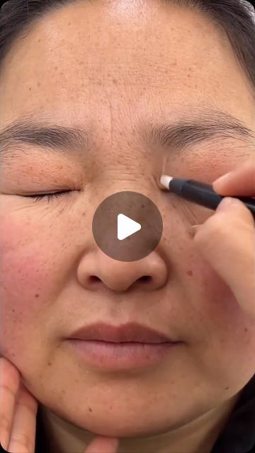 Light Vs Dark Brows, Thick Eyebrow Shapes Natural, How To Wax Eyebrows, How To Fill In Eyebrows, Natural Brow Lamination, Diy Brow Lamination, Lift Brows, Hairstroke Eyebrows, Growing Out Eyebrows