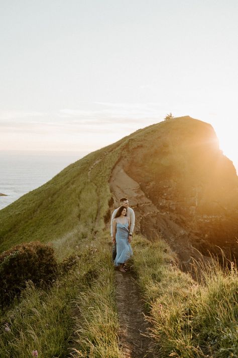 Oregon Photography Locations, Gods Thumb Oregon, Engagement Photos Oregon, Oregon Couples Photography, Oregon Coast Photoshoot, Oregon Coast Engagement Photos, Oregon Photoshoot, Oregon Engagement Photos, Oregon Style