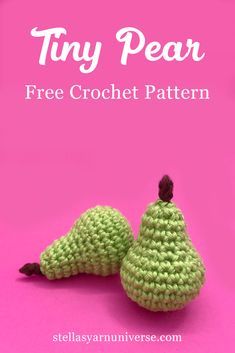 Crochet Pear Fruit Pattern Free, Mini Crochet Fruit, Crochet Pear, Crochet Keychain Patterns, Mini Crochet Animals, Keychain Patterns, Butterfly Tutorial, Tiny Crochet, Chic Crochet