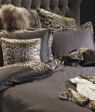 roberto cavalli home - linen - Bravo Silk Room Decor Ideas Bloxburg, Black Room Decor Ideas, Room Decor Ideas Black, White Room Decor Ideas, Black And White Room Decor, Bedroom Ideas Master On A Budget, Leopard Bedroom, Silver Bedroom Decor, Black And White Room