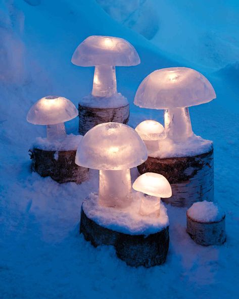 Ice Mushroom Lanterns Ice Lanterns, Schnee Party, Sledding Party, Martha Stewart Holiday, Ice Candle, Jul Diy, Homemade Wreaths, Mushroom Lights, Winter Parties