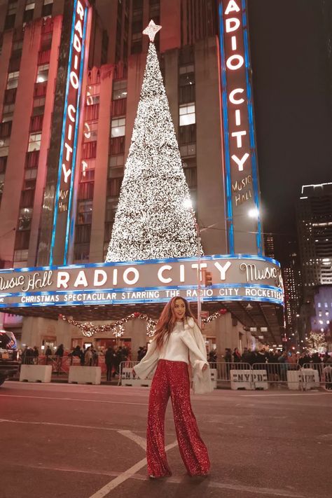 Nyc Rockettes Show Outfit, Christmas In New York Outfits Style, Radio City Music Hall Outfit, Rockettes Outfits, What To Wear To See The Rockettes, What To Wear To The Rockettes, Rockettes Christmas Spectacular Outfit, Christmas In New York Outfits, Radio City Music Hall Aesthetic