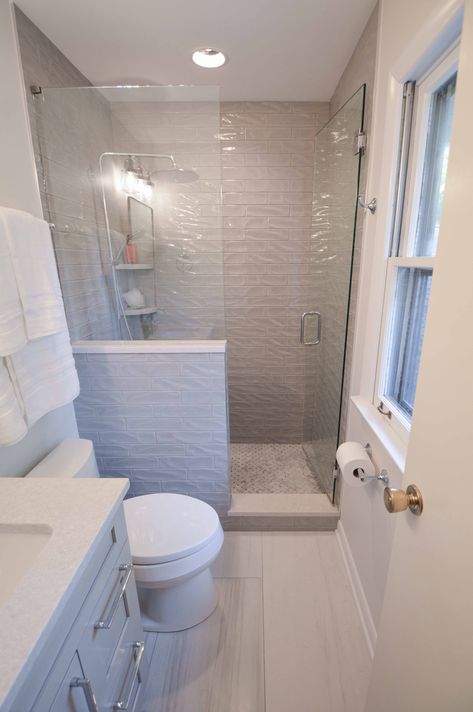 Small Bathroom With Stall Shower Ideas, Standing Shower Ideas With Seat, Walk In Shower With Step Up, Small Bathroom Ideas Glass Shower Door, Bathroom Shower Stall Tile Ideas, Shower Space Ideas, Small Bathroom Ideas No Tub, Stand Shower Ideas Bathroom Small Spaces, Small Shower With Glass Door