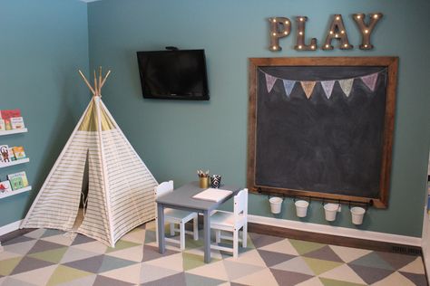 Love the chalkboard and the play above it! Baby Playroom, Basement Playroom, Boys Playroom, Girls Playroom, Playroom Design, Big Boy Room, Toy Rooms, Big Girl Rooms, Play Room