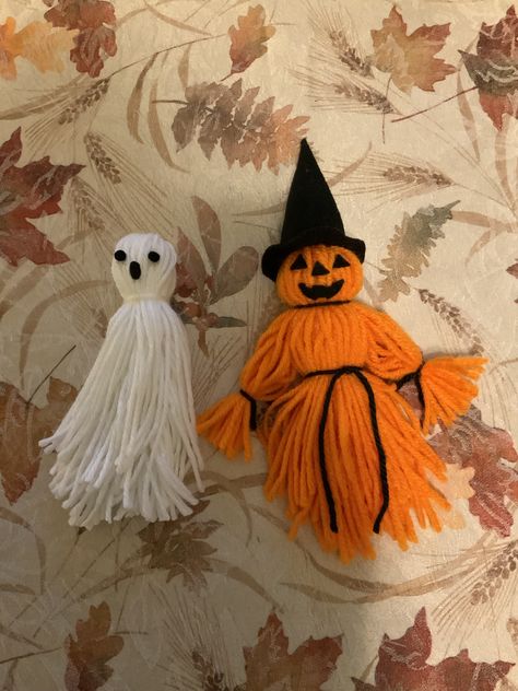 Yarn Ghosts Diy, Yarn Ghosts, Wool Halloween Decorations, Yarn Ghost Wands, Tassel Ghost, Yarn Witch Doll, Quick Halloween Crafts, Halloween Yarn, Halloween Food Crafts