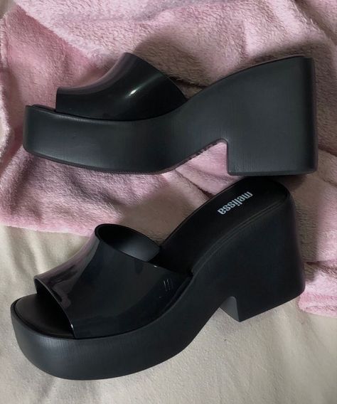 2000s Shoes, Dr Shoes, Mode Zara, Funky Shoes, Girly Shoes, Shoe Inspo, Aesthetic Shoes, Inspiration Fashion, Swag Shoes