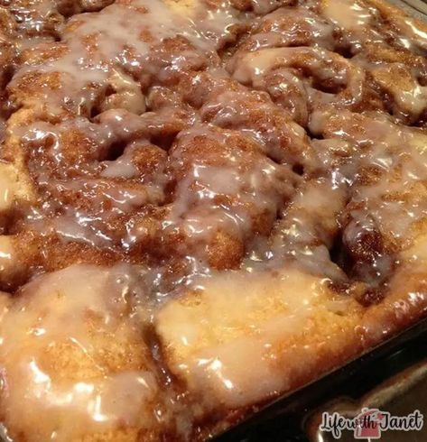 Cinnamon Bun Cake, Bun Cake, Brittle Recipes, Cinnamon Cake, Cinnamon Roll Cake, Easy Cinnamon, Roll Cake, Cake Roll, Cinnamon Buns