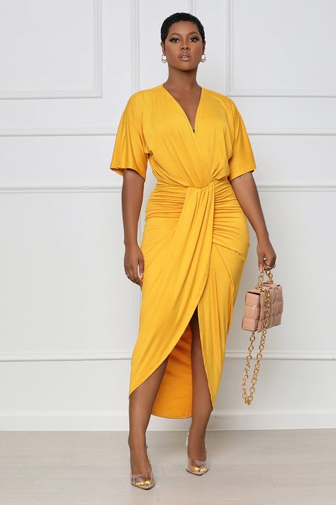 Hung Up Plunge Midi Dress (Yellow) - Lilly's Kloset Style Vert, Plunge Midi Dress, Style Bleu, Elegante Y Chic, Straight Clothes, Dress Sleeve Length, Yellow Midi Dress, Colour Code, Ruched Midi Dress